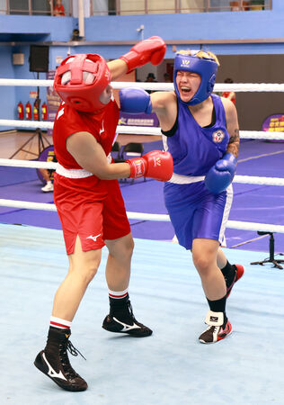 ▲「大紅」 教練張薰芸(右)成功打敗東京選手奪金、代表桃園市出賽的唐德容（右）成功打下女子65公斤級金牌、大會代言人吳詩儀的陪練員邱智琳(左)以0比3負於東京奧運銅牌的並木月海。（圖／北市體育局提供）