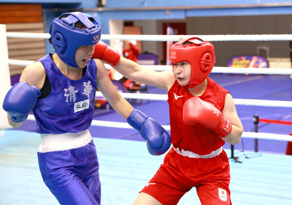 ▲「大紅」 教練張薰芸(右)成功打敗東京選手奪金、代表桃園市出賽的唐德容（右）成功打下女子65公斤級金牌、大會代言人吳詩儀的陪練員邱智琳(左)以0比3負於東京奧運銅牌的並木月海。（圖／北市體育局提供）