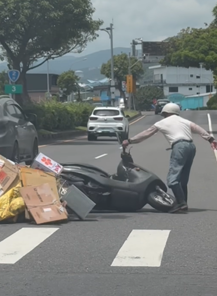▲▼             。（圖／翻攝自Facebook／藍波老師）