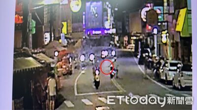 「長刀騎士」鎮瀾宮旁狂飆猛揮!夜市人潮嚇傻...落網喊:被拋棄