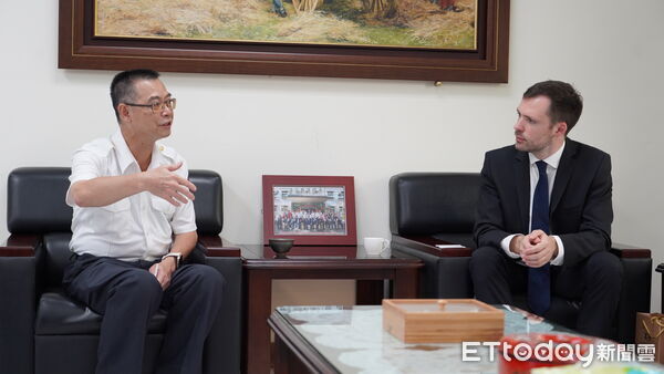 ▲▼ 英國在台辦事處英僑服務處參訪嘉義縣災害應變中心  。（圖／嘉義縣消防局提供）