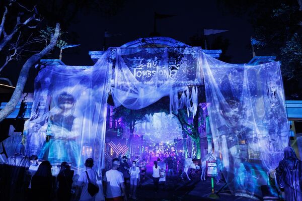 ▲六福村墓碑鎮將於9月6日起正式回歸，關西六福莊順勢推出三款「墓碑鎮系列住房專案」。（圖／業者提供）