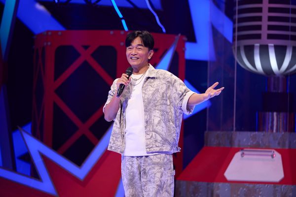 ▲《Talk Talk秀台語》第二季總冠軍賽登場！三地連線創紀錄，吳宗憲驚喜現身嚇壞浩子跟Sandy 左起sandy 舜哥 憲哥 黃豪平 浩子。（圖／記者葉文正攝）