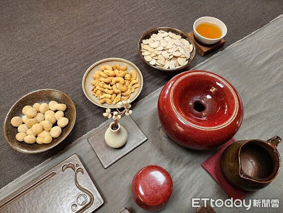 ▲陶藝家黃怡文於善化創立「鼎甲窯」，多年鑽研經典釉色，作品廣受收藏家喜愛。（記者林東良翻攝，下同）