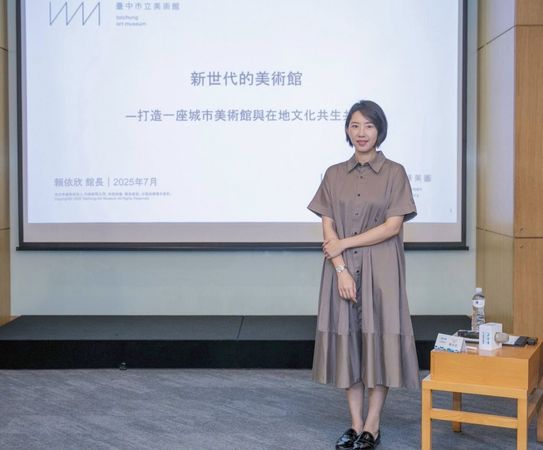 台中市立美術館首任館長的賴依欣擁有高顏值、高學歷，上任後獲得藝文圈不少關注。