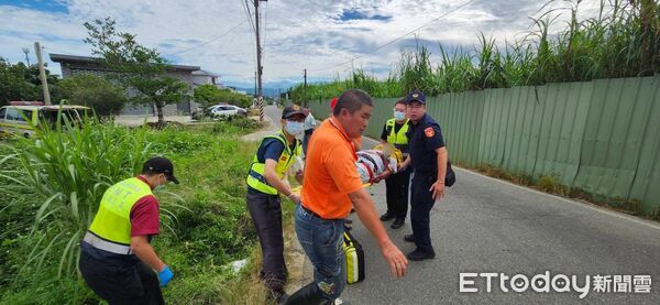 ▲八旬老翁騎車迷航路倒田間，南投警方徹夜搜尋平安尋獲。（圖／記者高堂堯翻攝）