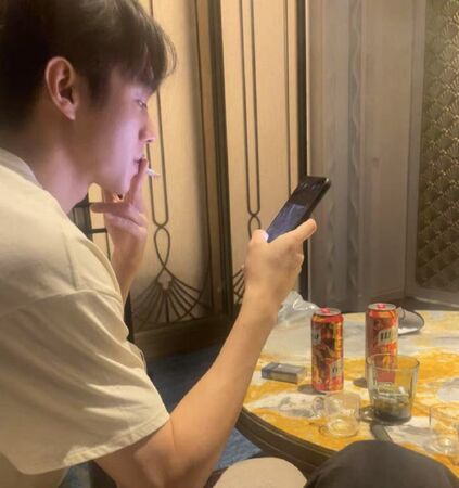 ▲▼「陸劇男神」許凱被爆十指交纏照。（圖／翻攝自微博）