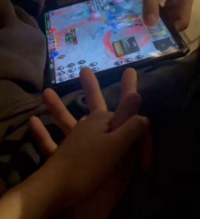 ▲▼「陸劇男神」許凱被爆十指交纏照。（圖／翻攝自微博）