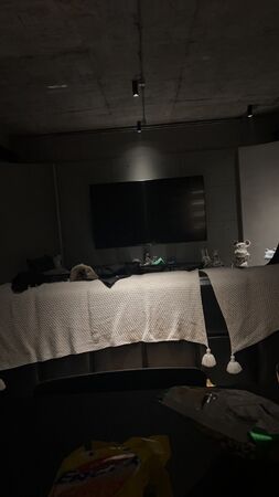 ▲▼「陸劇男神」許凱被爆十指交纏照。（圖／翻攝自微博）