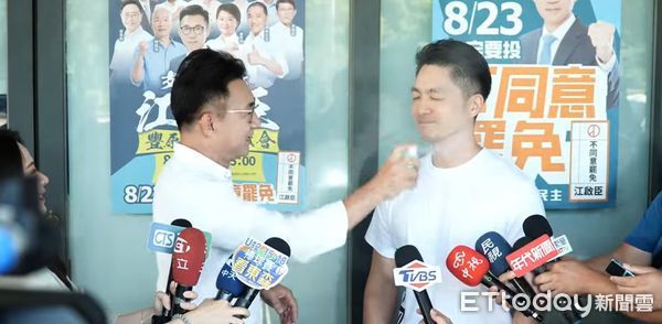 ▲盧秀燕掀防曬熱潮！蔣萬安、江啟臣當眾「激情互噴」　。（圖／記者游瓊華攝）