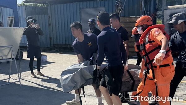 ▲屏東東港騎士連人帶車墜海，遺體尋獲了。（圖／記者陳崑福翻攝）