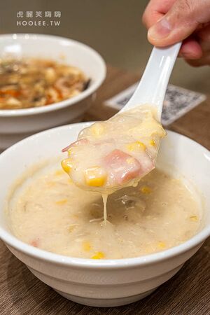 ▲▼小口吃湯包。（圖／部落客虎麗笑嗨嗨授權提供）