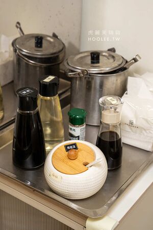 ▲▼小口吃湯包。（圖／部落客虎麗笑嗨嗨授權提供）