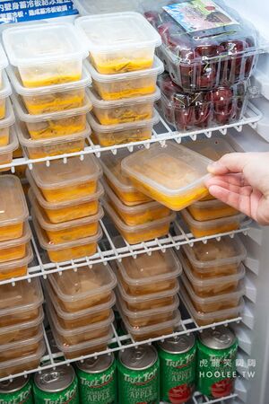 ▲▼小口吃湯包。（圖／部落客虎麗笑嗨嗨授權提供）