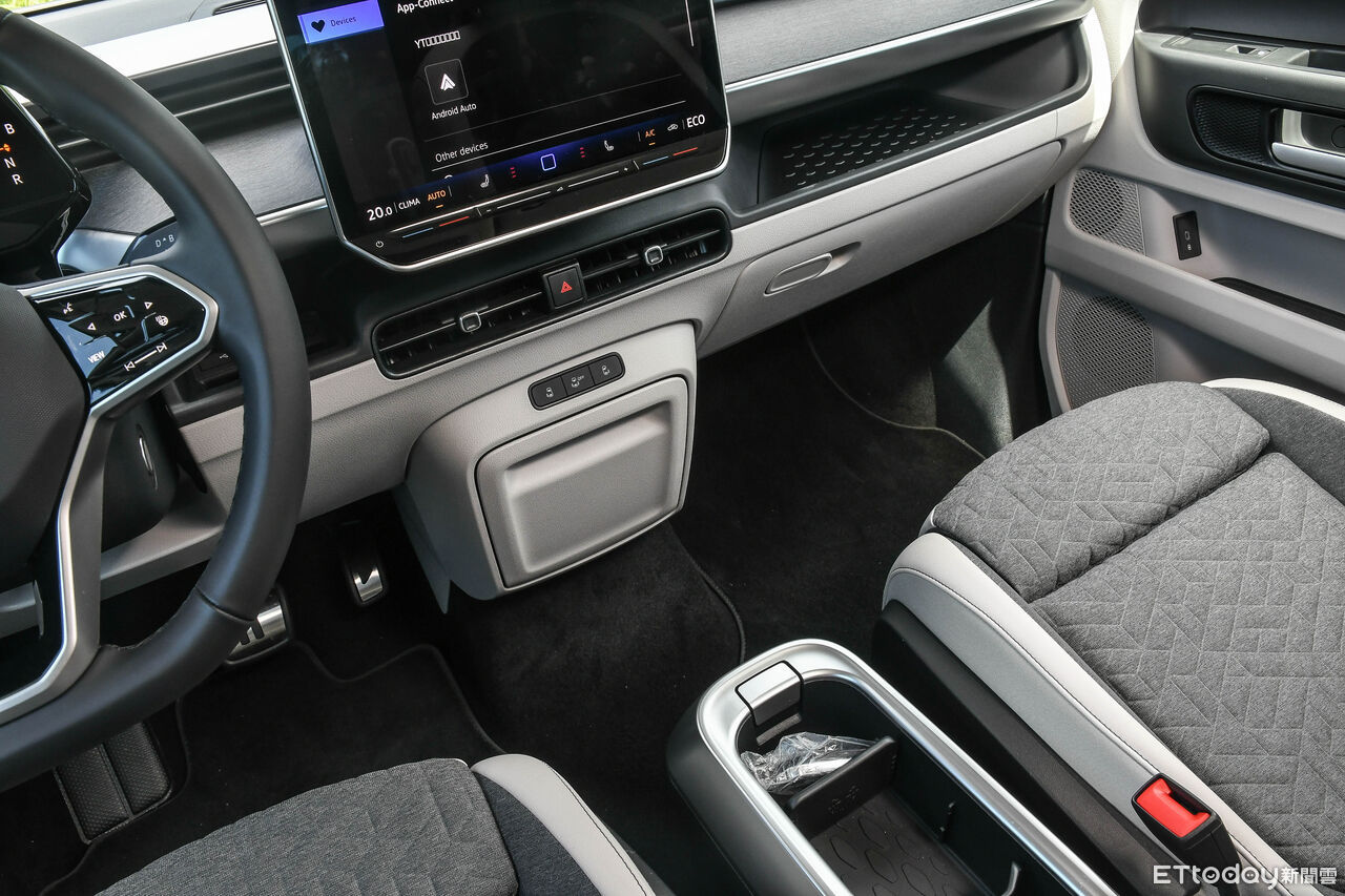 ▲福斯ID.Buzz 6人座展現更優勢的空間舒適。（圖／記者徐煜展攝）