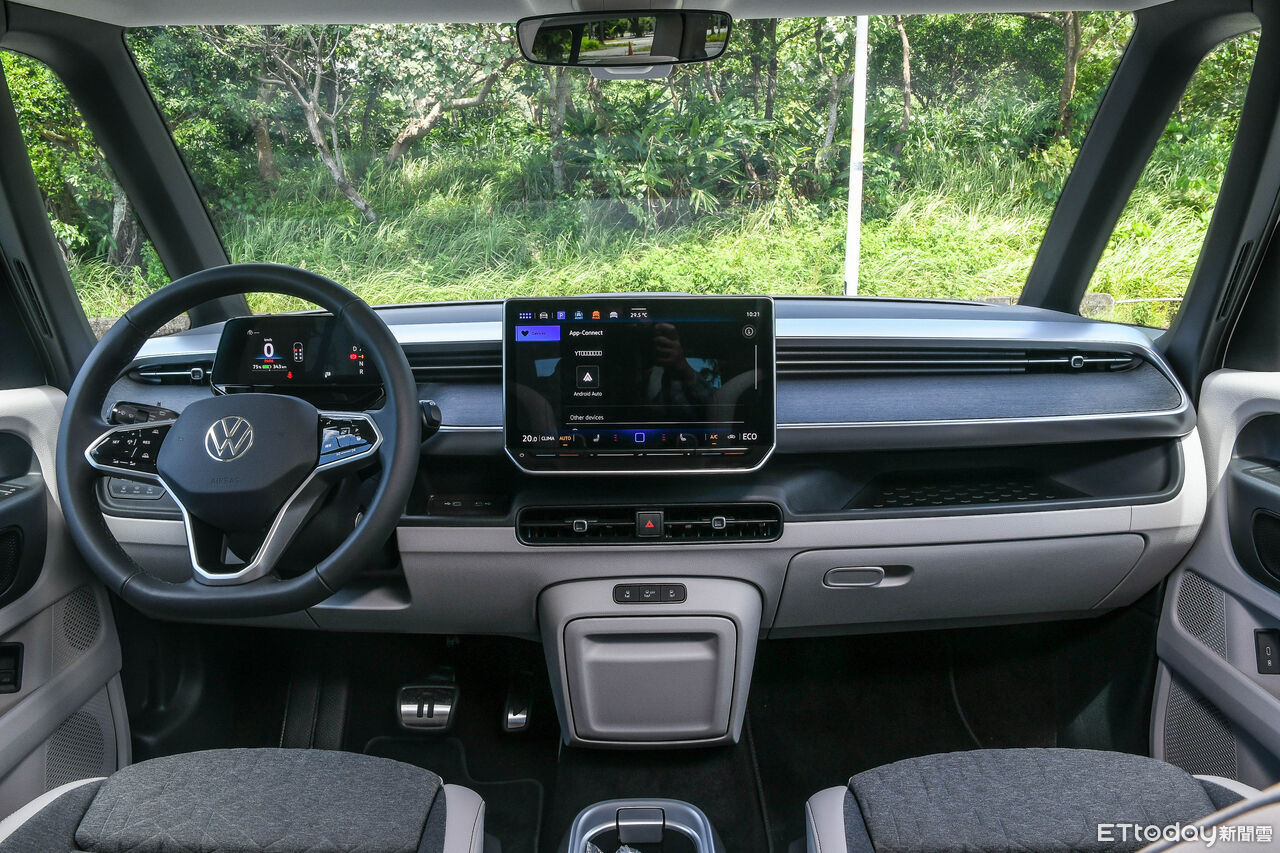 ▲福斯ID.Buzz 6人座展現更優勢的空間舒適。（圖／記者徐煜展攝）