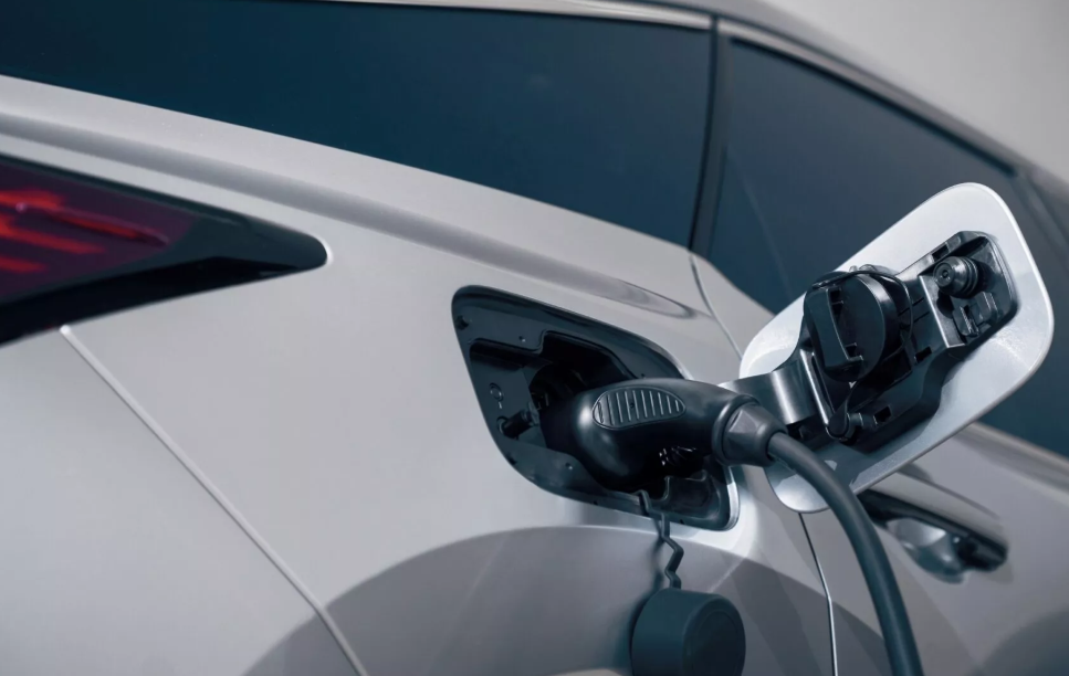 ▲北美LEXSU推出新年式RX休旅，新增插電式油電入門款。（圖／翻攝自LEXUS）