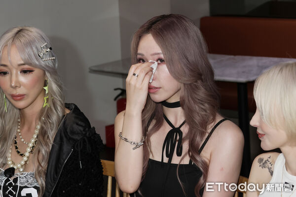 ▲AV女優佐山愛聯訪談及引退，忍不住落淚。（圖／記者林敬旻攝）