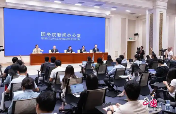 ▲▼ 大陸官方點名東北雨姐、三隻羊（瘋狂小楊哥）           。（圖／翻攝 抖音）