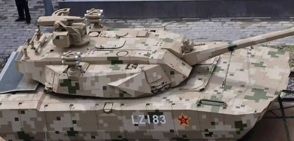 ▲▼解放軍舉行九三閱兵第二次預演，新款中型戰車的行駛畫面，被上傳至社群，引發議論。（圖／翻攝自微博）。