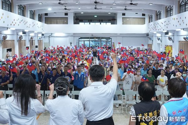 ▲▼立院國民黨總召傅崐萁、民眾黨立委林憶君與助理江躍辰同台呼籲，力挺核三延役。現場氣氛熱烈。（圖／傅崐萁辦公室提供，下同）