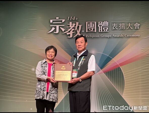 ▲內政部宗教團體表揚大會於屏東藝術館登場，台南24家宗教團體獲獎大放異彩。（記者林東良翻攝，下同）