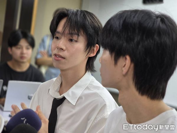 ▲黃氏兄弟現身道歉。（圖／記者葉文正攝）