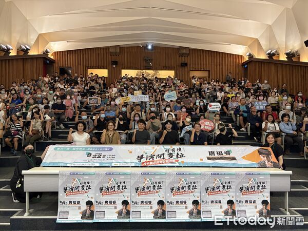 ▲勞動部雲嘉南分署舉辦名人講座，新銳導演唐福睿分享跨界職涯經驗。（記者林東良翻攝，下同）