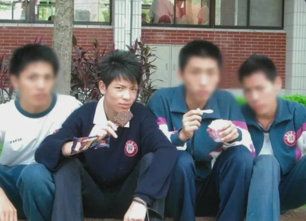 ▲蕭敬騰學生時期照片。（圖／踢帕娛樂）