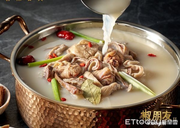 ▲貢布胡椒豬肚雞鍋。（圖／馬辣集團提供）