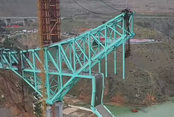 ▲▼ 川青鐵路青海段、尖扎黃河特大橋  。（圖／翻攝 央視、新京報）