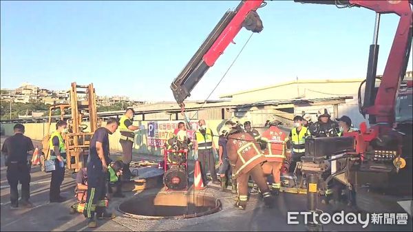 ▲鶯歌下水道工程發生意外，2名工人暈厥倒地，警消人員到場救援。（圖／記者陸運陞翻攝）
