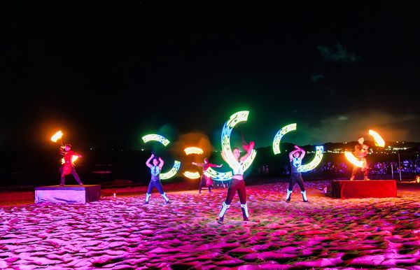 ▲《北海潮與火》本週末壓軸，由《火嶼光》火舞作品以LED光舞與現代舞方式呈現。（圖／新北市景觀處提供）