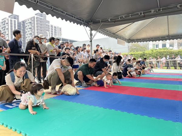 ▲米特動物樂園_薩克歷險記,寶寶爬行大賽。（圖／台茂購物中心提供）