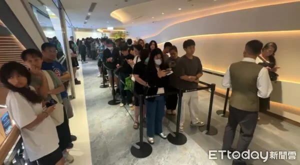 ▲▼島語高雄店開幕首日。（圖／記者許宥孺攝）