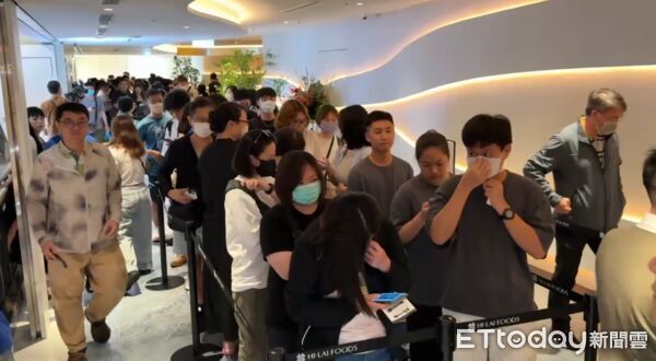 ▲▼島語高雄店開幕首日。（圖／記者許宥孺攝）