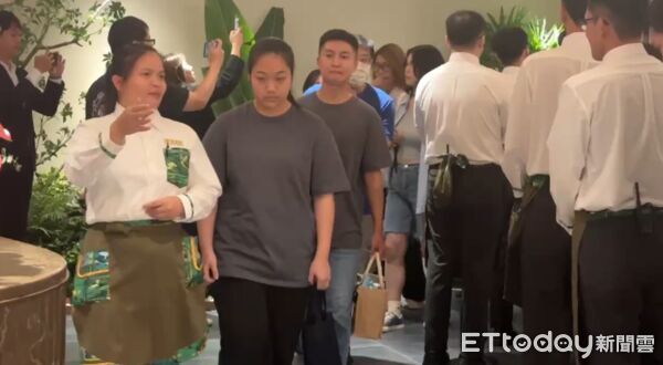 ▲▼島語高雄店開幕首日。（圖／記者許宥孺攝）