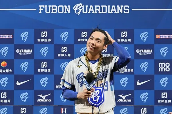 ▲打職棒9年首次拿MVP的張洺瑀，不禁哽咽，感謝自己堅持到現在。          。（圖／富邦悍將提供）