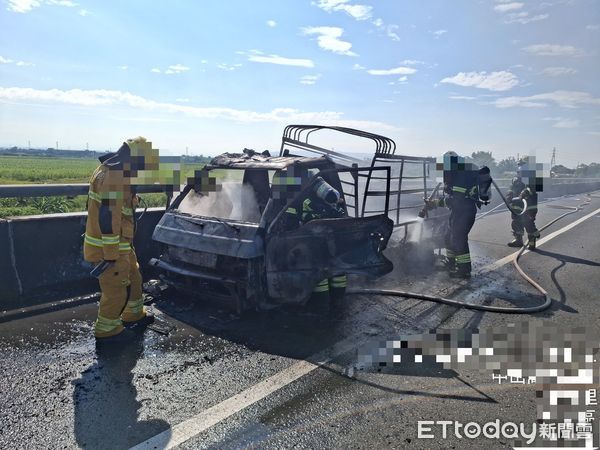 ▲▼             國1仁德段火燒車。（圖／記者林東良翻攝，下同）