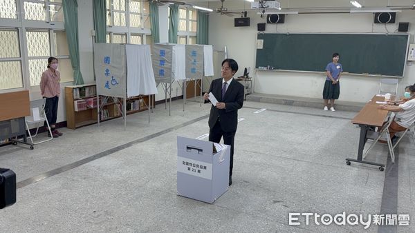▲▼             823罷免與核三延役公投登場，總統賴清德投票。（圖／記者林東良翻攝，下同）