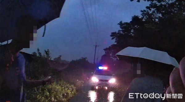▲里港警方幫謝女找回手機。（圖／記者陳崑福翻攝）