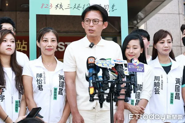 ▲▼  民眾黨核三延役公投宣傳快閃行動-黃國昌。（圖／記者黃克翔攝）