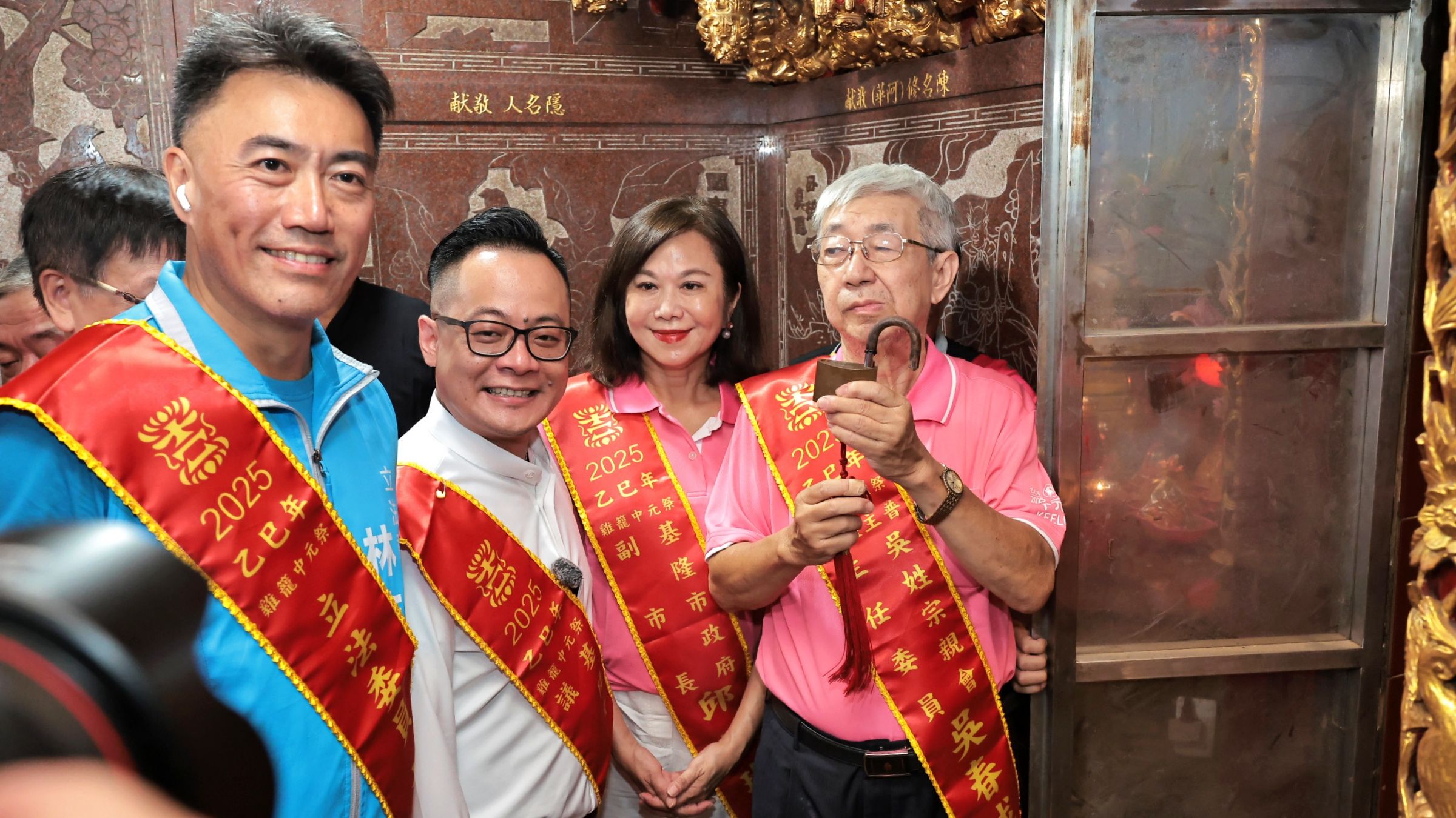 ▲171年鷄籠中元祭啟動 邱佩琳祈求合境平安。（圖／記者郭世賢翻攝）