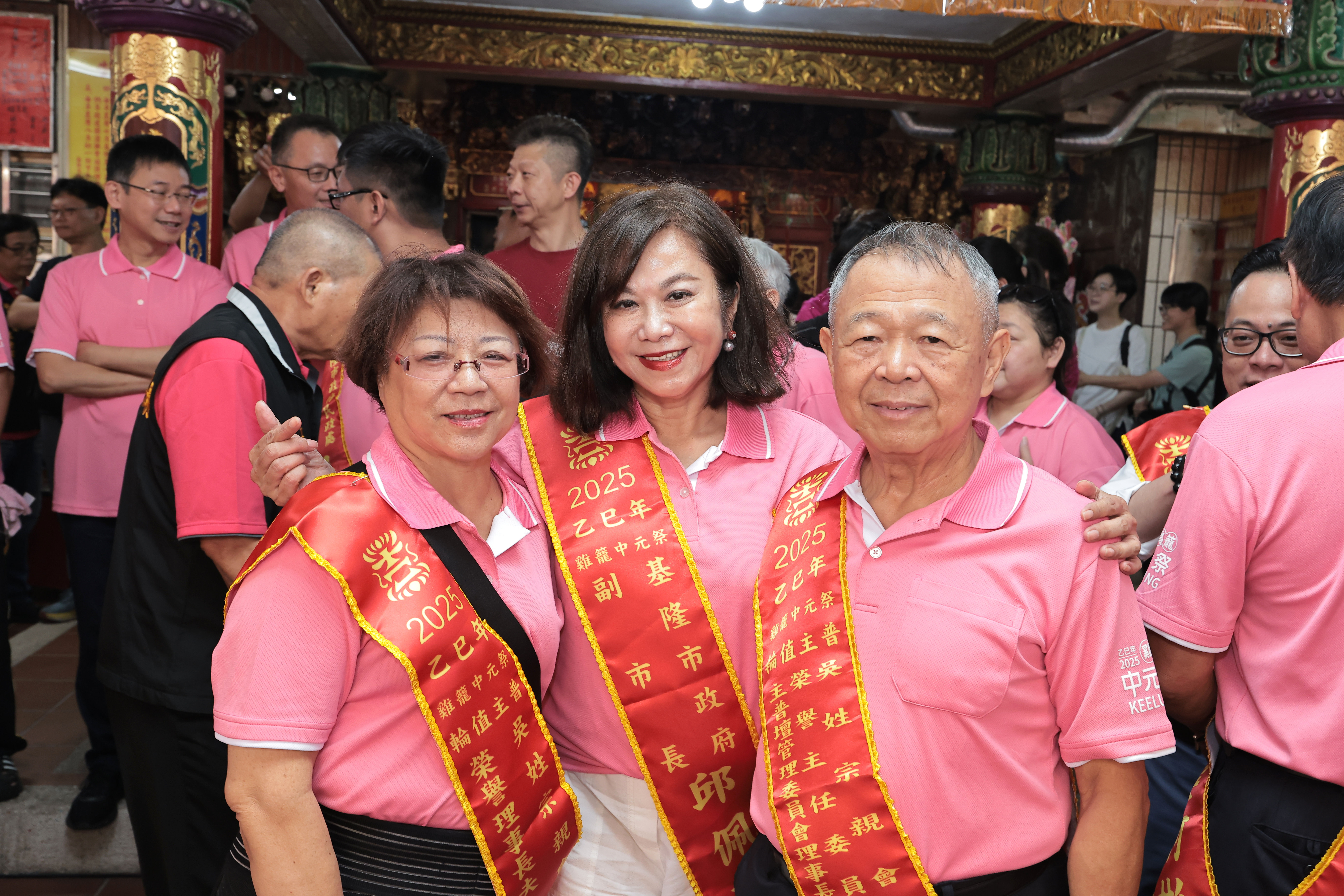 ▲171年鷄籠中元祭啟動 邱佩琳祈求合境平安。（圖／記者郭世賢翻攝）