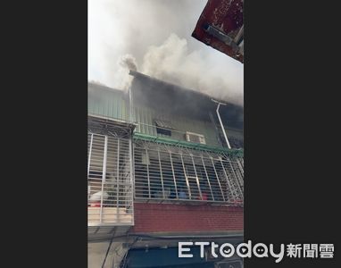 快訊／三重區民宅火警！頂加濃煙狂竄　勇消緊急破門滅火