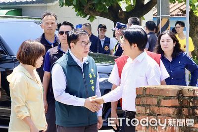 賴清德與黃偉哲赴將軍區視察災後修繕 感謝營造公司助災民重建