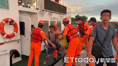 小琉球遊艇失去動力 17遊客海上驚魂!海巡馳援