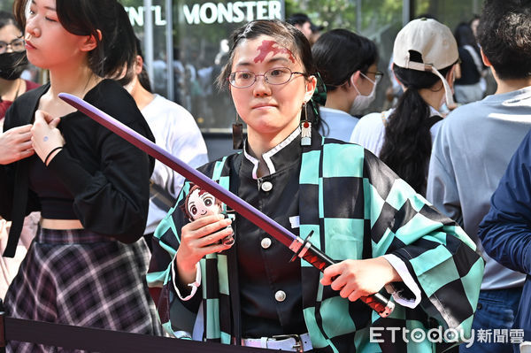 ▲▼《鬼滅之刃》炭治郎聲優花江夏樹、水柱聲優櫻井孝宏媒體見面會，信義區活動現場吸引眾多粉絲到場追星。（圖／記者李毓康攝）