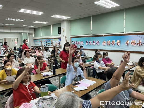 ▲台南市政府勞工局23日舉辦營養講座，吸引勞工朋友踴躍參與。（記者林東良翻攝，下同）
