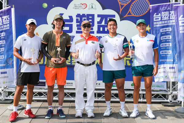 ▲台灣好手黃琮豪與日本搭檔市川泰誠攜手在本屆台塑盃男網賽雙打封王。（圖／台塑盃提供）
